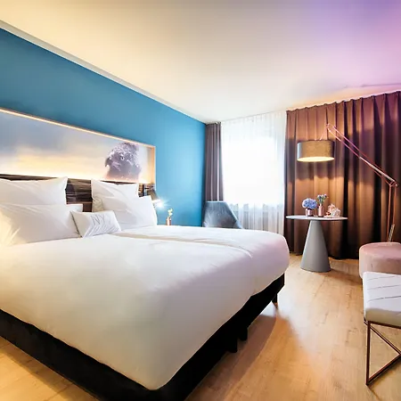 Nyx By Leonardo Mannheim