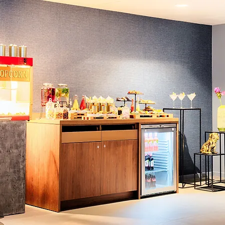 Nyx By Leonardo Mannheim